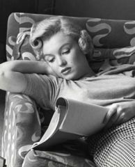 Marilyn leyendo